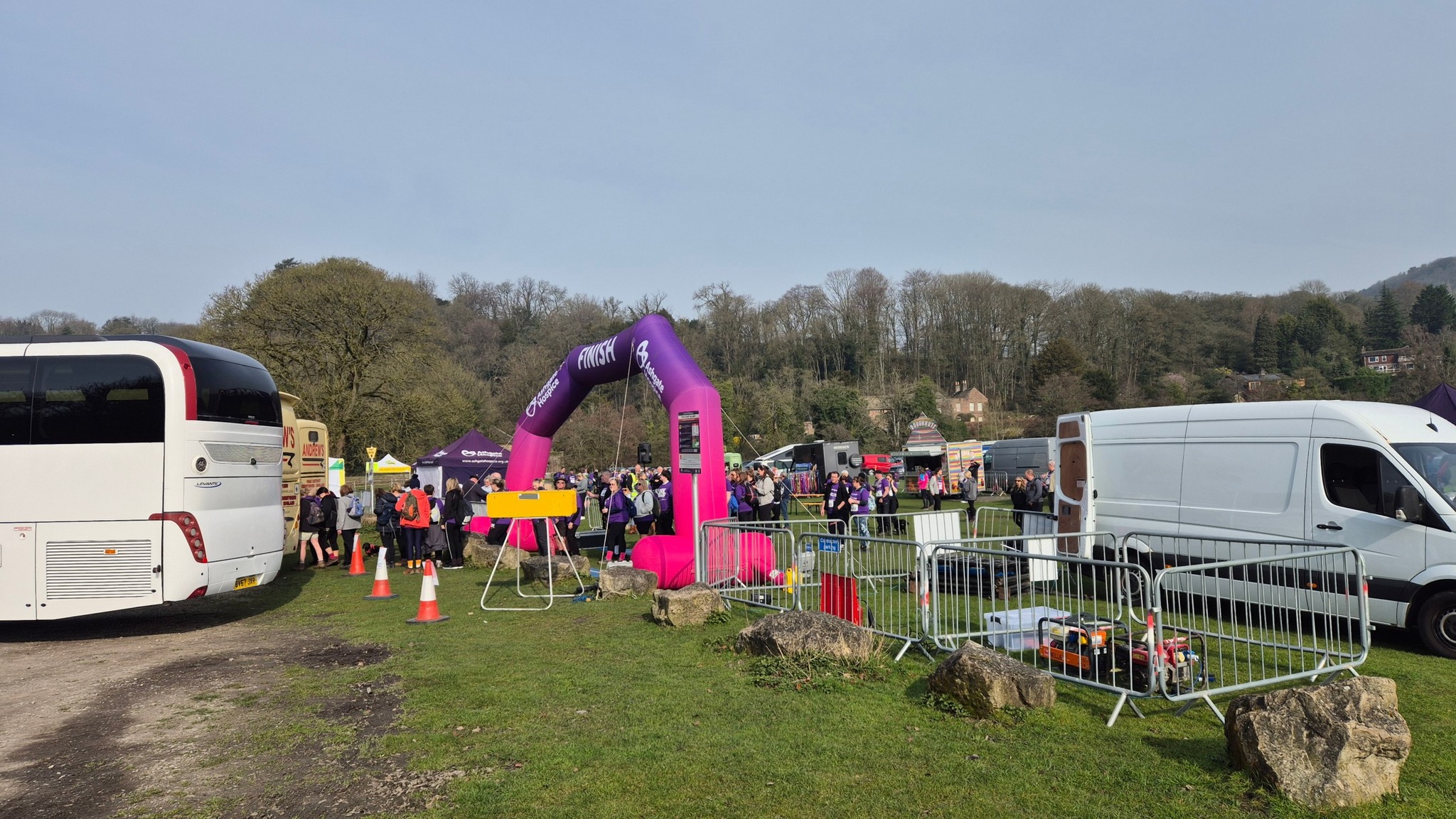 Walkers departing for the start